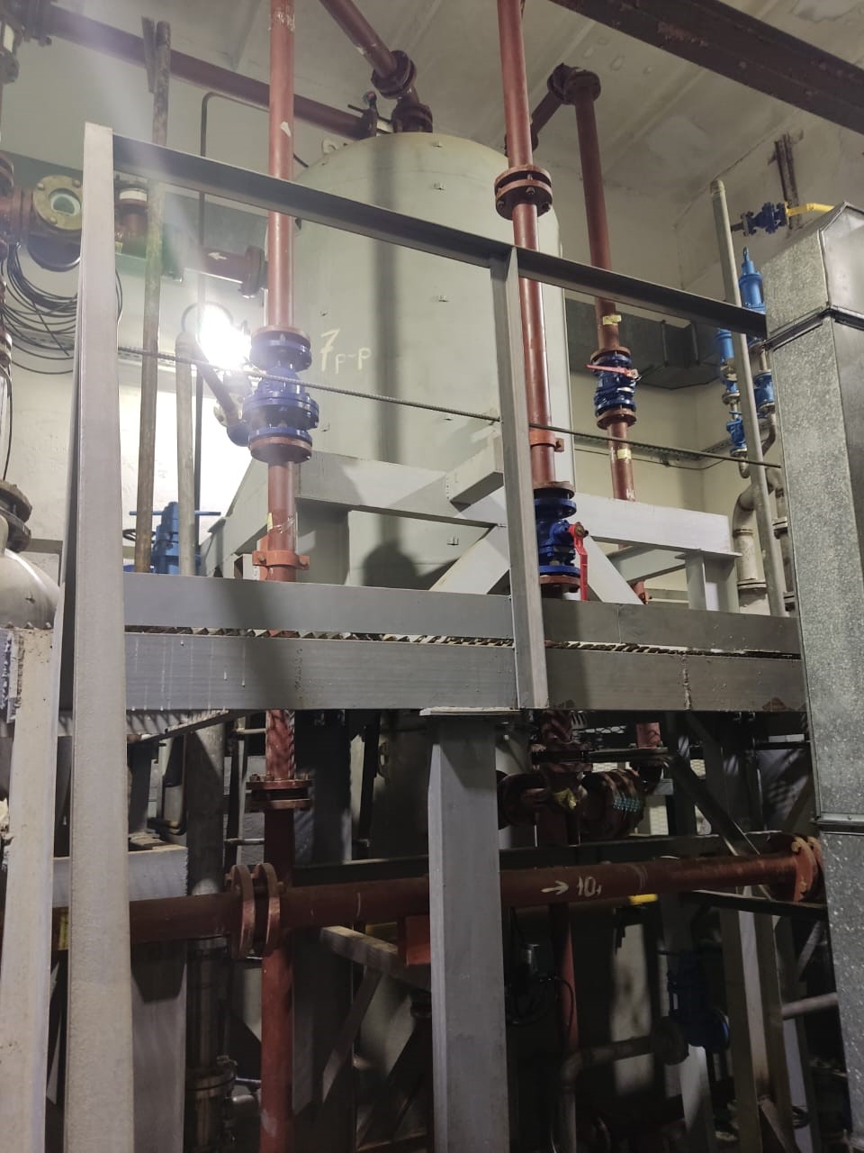 Единственный в России: Казанский завод синтетического каучука (АО «КЗСК») запустил производство сырья (ЭХГ) в РФ.